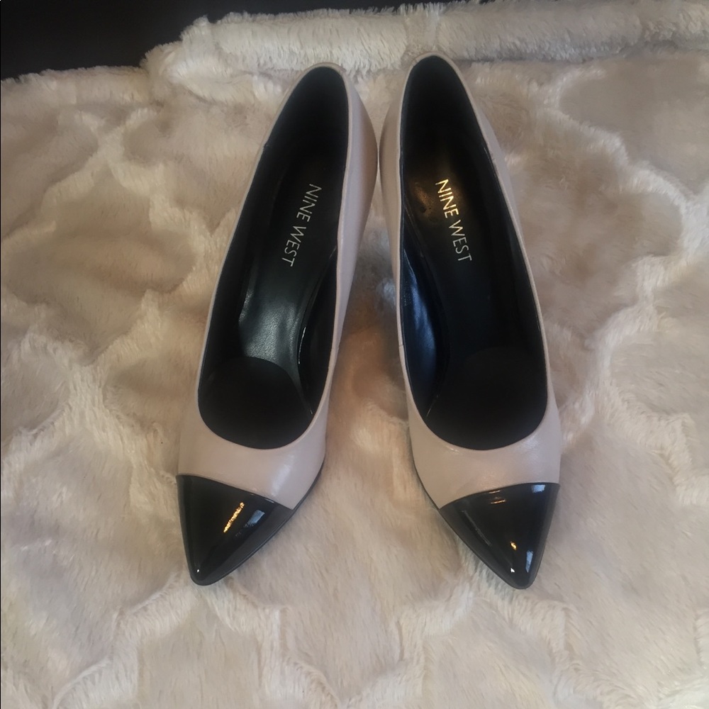 Nine West nude black pumps